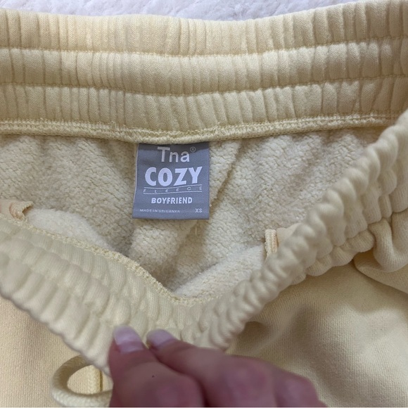 Aritzia yellow sweat skirt size xs TNA - Picture 2 of 5